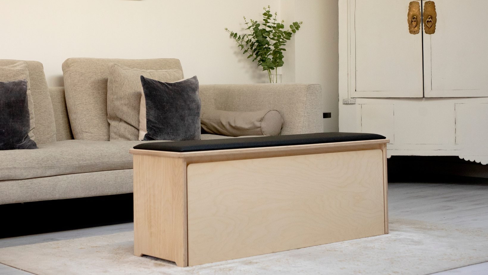 If you don’t like clutter, get the best workout bench for all your home exercise needs.