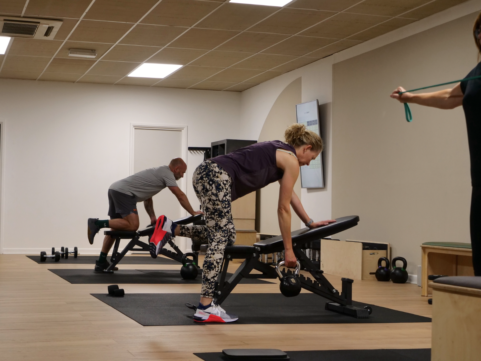 Cheltenham personal trainers working in small groups supporting you and setting tailored workouts